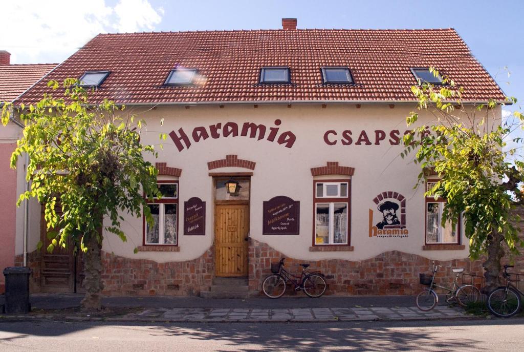 Haramia Csapszek Es Fogado 호텔 솜버트헤이 외부 사진